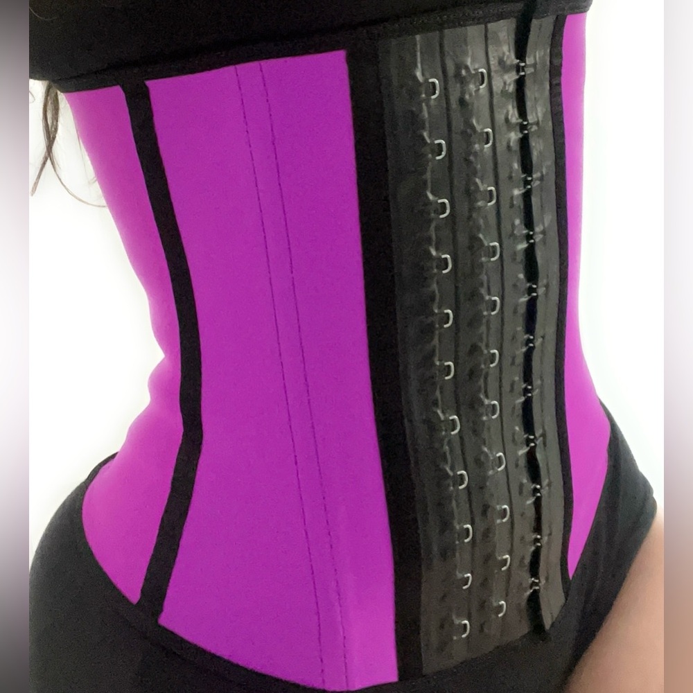 Waist Trainer - Sport Girdle - Hourglass Body Shaper.

Faja Latex Colombiana